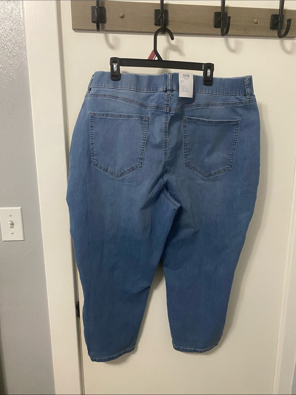 Capris - Picture 4 of 8
